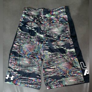 Under Armour Boys YLG HeatGear Loose Fit Printed Athletic Shorts